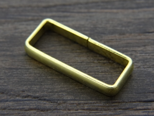 Schlaufen Messing 2,5 cm, Material: Messing