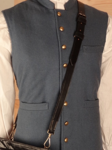 US Brotbeutel, Offiziers Haversack, Frontklappe, Optik geteert, Material: 100% Baumwolle, Lederriemen mit Eisenschliee
