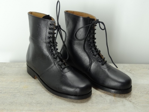 schwarze Damenschnrstiefelette, flacher Absatz, Material: Oberleder, Futter, Sohle 100% Leder