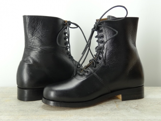 schwarze Damenschnrstiefelette, flacher Absatz, Material: Oberleder, Futter, Sohle 100% Leder