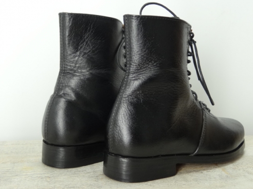 schwarze Damenschnrstiefelette, flacher Absatz, Material: Oberleder, Futter, Sohle 100% Leder