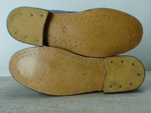 schwarze Damenschnrstiefelette, flacher Absatz, Material: Oberleder, Futter, Sohle 100% Leder