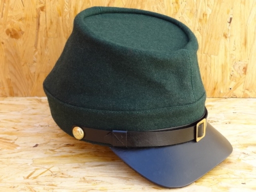dunkelgrnes Kepi, auen 100% Wolle, Futter 100% Baumwolle, Schirm / Schweiband 100% Leder