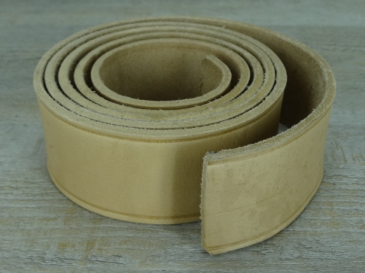 Koppel ca. 150 cm x 4,8 cm, naturbraun, Material: 100% Leder