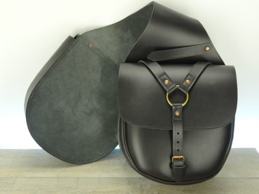 Satteltasche 1840 - 1870 saddle bag, Material: Leder, Schlieen Messing