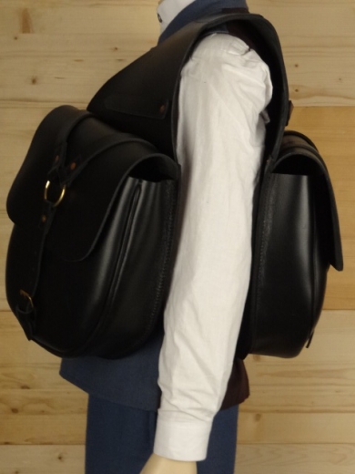 Satteltasche 1840 - 1870 saddle bag, Material: Leder, Schlieen Messing