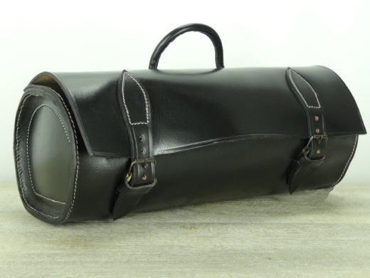 cavalry leather tool box, Material: Leder, Schlieen Eisen