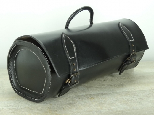 cavalry leather tool box, Material: Leder, Schlieen Eisen