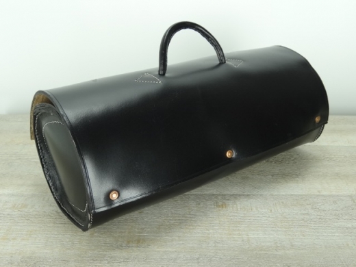 cavalry leather tool box, Material: Leder, Schlieen Eisen
