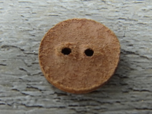 Lederknopf, 2 Loch, hellbraun 1,8 cm