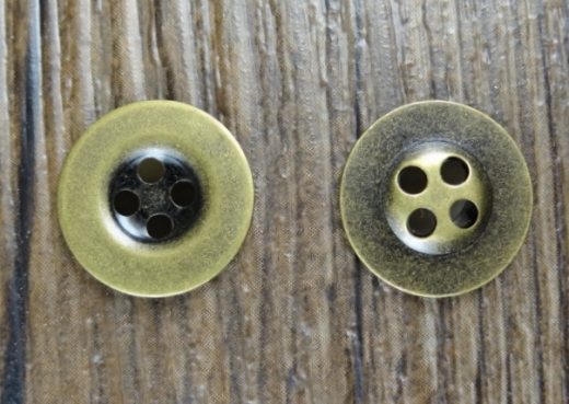 Hosen / Hemdknopf Metall, used Optik, antik Messing, Durchmesser ca. 1,5 cm