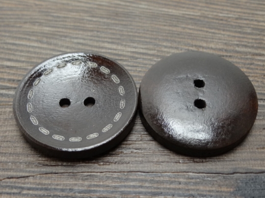 Holzknopf dunkelbraun mit weien Strichen, 2 Loch, ca. 3,0 cm, Preis pro Stck