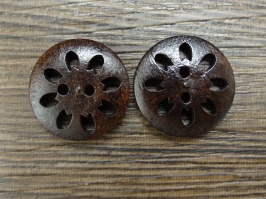 Holzknopf dunkelbraun mit ausgestanzter Schneeflocke, 2 Loch, ca. 2,2 cm, Preis pro Stck