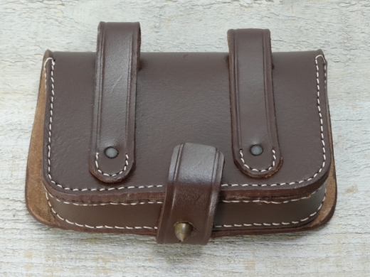 Revolverpatronentasche dunkelbraun, ca. 16,5 cm x 11 cm, Material: Leder
