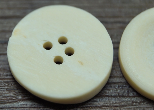 Knopf aus Tierknochen, 4 Loch, natur 2,2 cm, Preis pro Stck