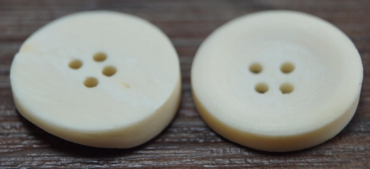 Knopf aus Tierknochen, 4 Loch, natur 2,2 cm, Preis pro Stck