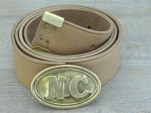 Koppel natur mit NC Schliee + Beltkeeper Material: Koppel Leder, Schliee Messing gestanzt bleigefllt, Beltkeeper: Messing