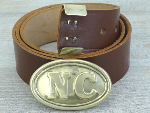 Koppel russet mit NC Schliee + Beltkeeper, Material: Koppel Leder, Schliee Messing gestanzt bleigefllt, Beltkeeper: Messing