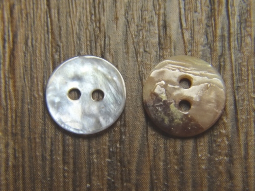 Hemdknopf, Perlmutt, ca. 1,2 cm, Preis pro Stck