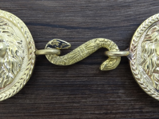 L�wenkopf Schlie�e napoleonisch, Material Messing