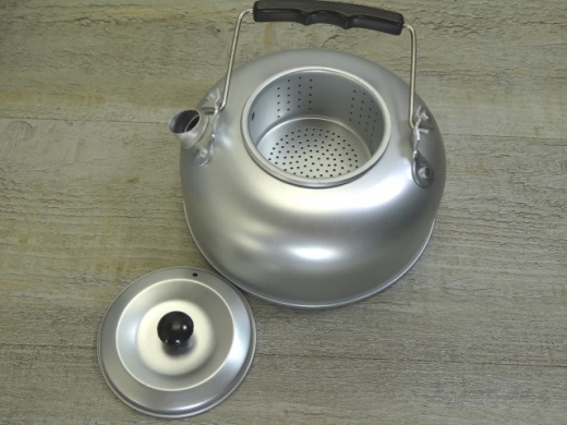 Kaffee/Teekanne klein, Alu, ca. 1 Liter mit Tee Einsatz, Material: Aluminium, Griffe Kunststoff