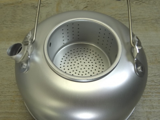 Kaffee/Teekanne klein, Alu, ca. 1 Liter mit Tee Einsatz, Material: Aluminium, Griffe Kunststoff
