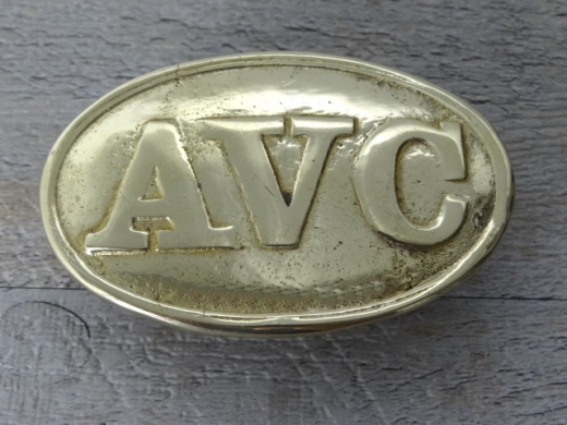 Schliee AVC oval, Messing, 3 Haken