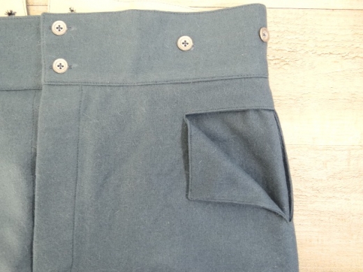 CS / US Hose mittelblau / skyblue, fr Mannschaft mit Reiteinsatz, Eselsohr-Taschen, 100% Wolle