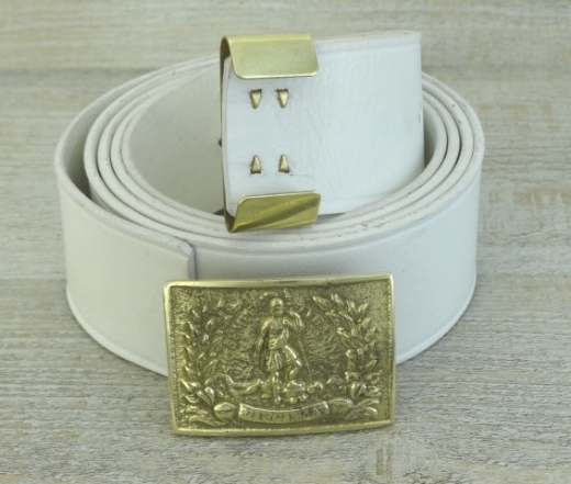 Koppel wei� mit Virginia Kasten Schlie�e und Beltkeeper, Material: Koppel Leder, Schlie�e + Beltkeeper Messing