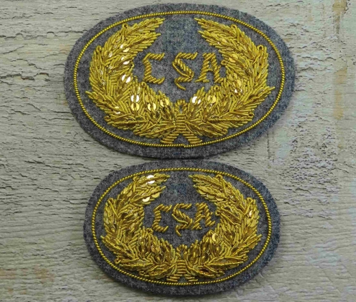 Offizierskepiabzeichen CSA grauer Hintergrund goldene Schrift