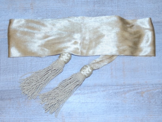 Schrpe champagner fr General, Material: reine Wolle, ca. 3,2 m, seidenglnzend