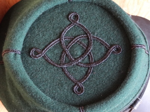 US Kepi grn mit 1 schwarzer Schnurstreifen fr Lieutenant, auen 100% Wolle, Futter 100% Baumwolle, Schirm / Schweiband 100% Leder