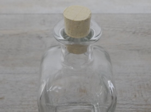 Viereckflasche, ca. 350 ml mit Korken