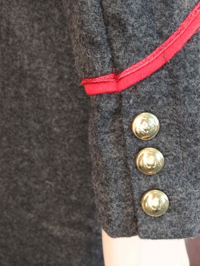 CS Frock Coat Lieutenant dunkelgrau/rot paspeliert, 2 reihig, 14 CSA Knpfe, 100% Wolle, Futter 100% Baumwolle