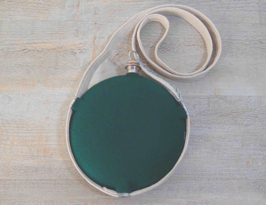 Feldflasche grn / green canteen, ca. 1,1 Liter, Material: Wollberzug, Verschlu Kork, Baumwollgurt, Flasche Edelstahl