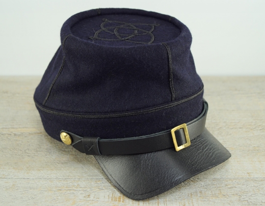 US Kepi mit 1 schwarzer Schnurstreifen fr Lieutenant, auen 100% Wolle, Futter 100% Baumwolle, Schirm / Schweiband 100% Leder