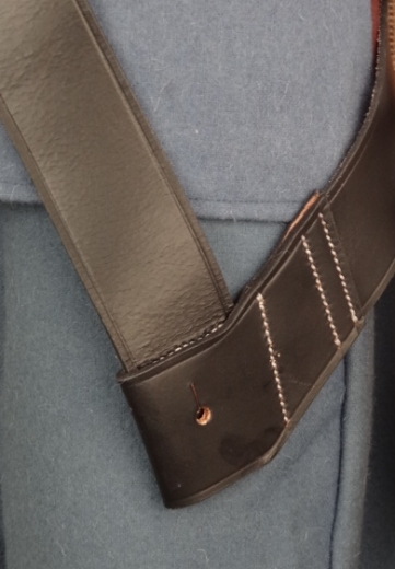 Bandolier fr Sbel, Briquet oder Degen mit Tllenbajonett , schwarz, Material: Leder + Dornschliee, Messing