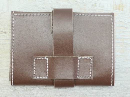Brieftasche dunkelbraun, klein, geschlossen: ca. 10,0 cm x 13,5 cm, Material: Leder