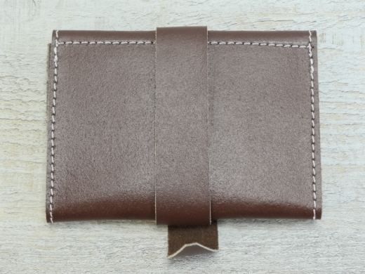 Brieftasche dunkelbraun, klein, geschlossen: ca. 10,0 cm x 13,5 cm, Material: Leder