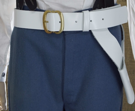 Gurt fr Briquet und Bajonett, wei, Material: Leder, Dornschliee Messing