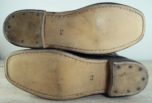 schwarze Husarenstiefel, silberfarbenes Band, runde Spitze, Material: Oberleder, Futter, Sohle 100% Leder