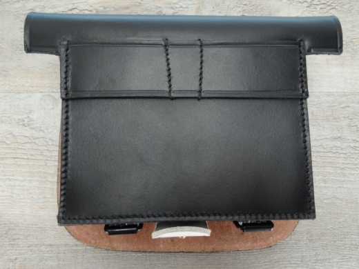 Napoleonische Patronentasche mit Blecheinsatz, schwarz, Material: Leder + Blecheinsatz verzinnt