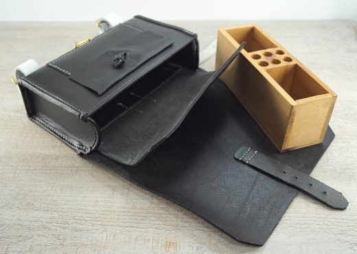 Napoleonische Patronentasche, schwarz, Material: Leder, Holz