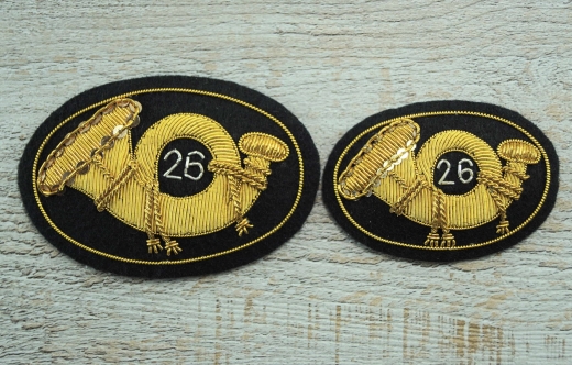 Offizierskepiabzeichen Horn mit Nr. 26