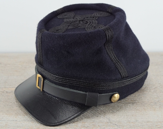 US Kepi mit 4 schwarzen Schnurstreifen fr Lt. Colonel, auen 100% Wolle, Futter 100% Baumwolle, Schirm / Schweiband 100% Leder