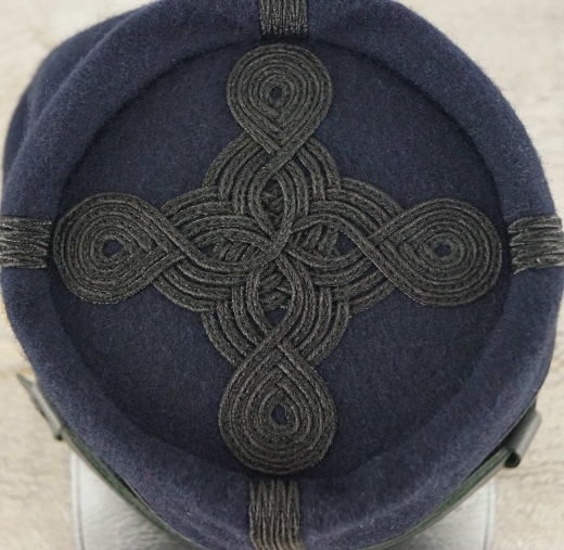 US Kepi mit 4 schwarzen Schnurstreifen fr Lt. Colonel, auen 100% Wolle, Futter 100% Baumwolle, Schirm / Schweiband 100% Leder