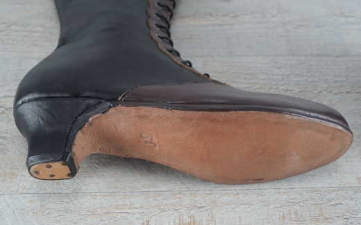 schwarz/braune Leder Stiefelette, hoher Absatz, Material: Oberleder, Futter, Sohle 100% Leder