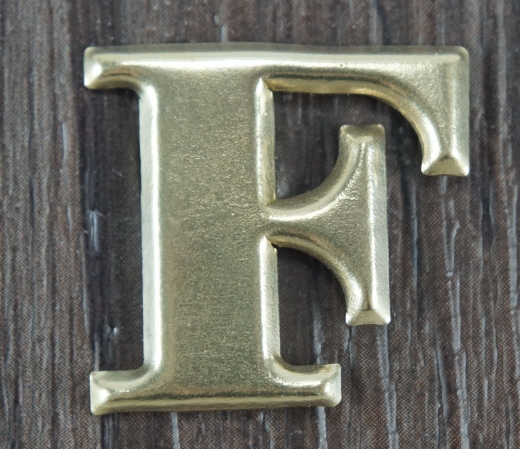 Kompaniebuchstabe F aus Messing