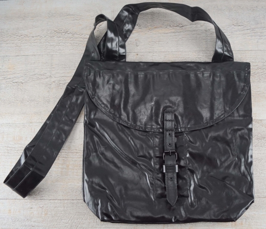 US Brotbeutel, Haversack, gummiert, Material: 100% Baumwolle gummiert, Lederriemen mit Eisenschliee