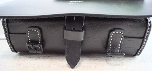 Napoleonische Patronentasche, schwarz, Material: Leder & Holz
